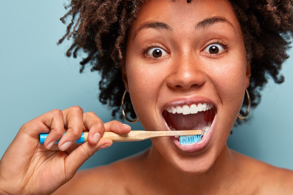 8 TOP TOOTHBRUSHING MISTAKES